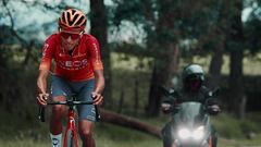 Egan Bernal durante un entrenamiento con Ineos Grenadiers.