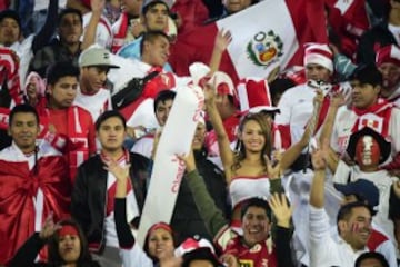 La belleza y los colores tiñeron las gradas en la primera fase de la Copa América Chile 2015. 