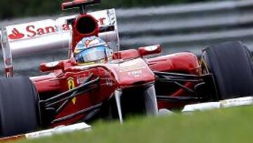 Fernando Alonso, segundo entre los dos McLaren