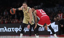 Olympiacos impone su ley y frena la remontada del Barça