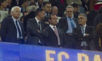 Barcelona-Espanyol. Sandro Rosell y Joan Collet en el palco.