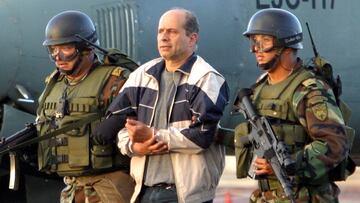 En 2004, Simón Trinidad fue capturado en Ecuador y, posteriormente, trasladado a Bogotá para ser extraditado a Estados Unidos.