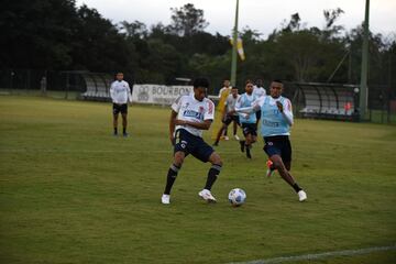 La Selección Colombia entrenó en Atibaia con la mira puesta en el duelo del jueves ante Brasil por Eliminatorias.