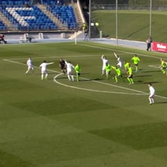 Así es muy difícil: los dos errores arbitrales graves contra el Castilla