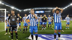 Los jugadores del Depor tras su derrota ante el Celta Fortuna.