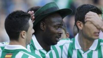 <b>DECISIVO. </b>Achille Emaná celebra el tanto de la victoria logrado el pasado domingo ante el Nàstic.