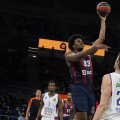 El Baskonia gana al Efes para estrenarse en la Euroliga en 2022
