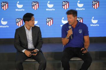 El presidente CEO de Amber Group, Michael Wu y Simeone. 