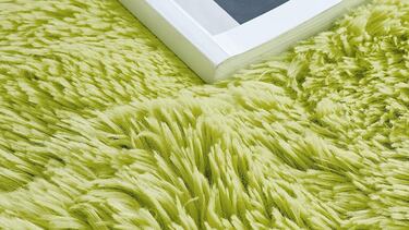 Esta alfombra, en siete tamaños, tres formas y 12 colores, se puede colocar en cualquier lugar de la casa