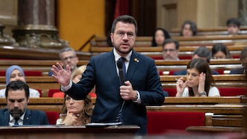 El presidente de la Generalitat, Pere Aragonés, interviene durante una sesión de control al Govern, en el Parlament de Catalunya, a 14 de junio de 2023, en Barcelona, Catalunya (España). El pleno de esta semana se inicia hoy con la sesión de control al Govern y después, el presidente de la Generalitat explica los cambios de composición del Consell Executiu, tras lo que se abrirá el debate con los grupos. Con la remodelación, Cambray y el exconseller de Territorio, Juli Fernàndez, han salido del Govern junto a la exconsellera de Acción Climática, Teresa Jordà --número 2 de ERC por Barcelona en el 23J-- y los han sustituido Simó, David Mascort (Acción Climática) y Ester Capella (Territorio).
14 JUNIO 2023;BARCELONA;CATALUNYA;REMODELACIÓN;GOVERN
David Zorrakino / Europa Press
14/06/2023