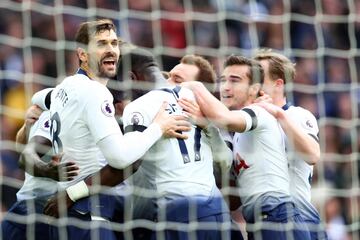 Tottenham gana 3-1 en casa con gol de Sánchez. Este es el noveno gol como profesional del colombiano.