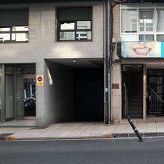 "En la calle Castelao había cinco bolardos sin señalizar"