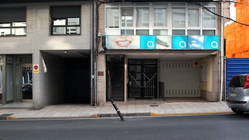 "En la calle Castelao había cinco bolardos sin señalizar"