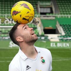 Oficial: Tres años más de tackles de Manu Hernando en el Racing