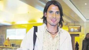 <b>ILUSIONADO. </b>Luciano Vella llegó ayer al aeropuerto de Jerez y hoy será presentado ante los medios de comunicación.