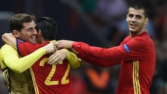 Spain's forward Nolito (C) celebrates his goal, and his team's second, with Spain's goalkeeper Iker Casillas (L) and Spain's forward Alvaro Morata during the Euro 2016 group D football match between Spain and Turkey at the Allianz Riviera stadium in Nice 