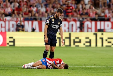 Fuerte entrada del jugador del Real Madrid, Nacho, al jugador del Girona, Portu, con los tacos por delante y a unos pocos minutos del final del encuentro. 

