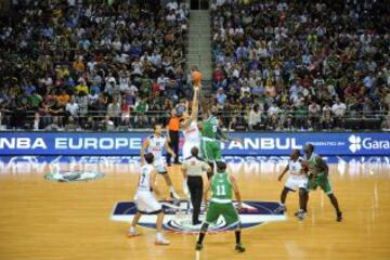 El Fenerbahce Ulker y los Boston Celtics se enfrentaron en Estambul en 2012.