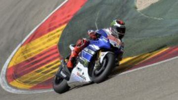Lorenzo, afrontando una curva con su Yamaha en Alcañiz a ritmo de récord.