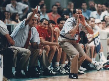 Imbroda fue el segundo entrenador de España con Lolo Sáinz desde 1995 hasta 2001, cuando acabó siendo el seleccionador nacional. 