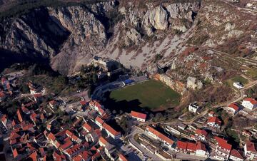 22. Estadio Gospin Dolac, utilizado por el club de fútbol croata NK Imotski, en la región de Dalmacia.