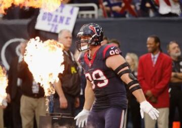 J.J. Watt con un problemilla de halitosis.