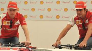 Kimi Raikkonen y Fernando Alonso dedicaron ayer la jornada en Melbourne a realizar actos promocionales de su escudería.