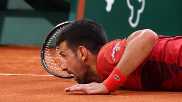 Novak Djokovic, por los suelos en su último partido ante Francisco Cerúndolo.