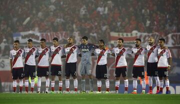 Los jugadores del River Plate guardan un minuto de silencio en memoria de las víctimas del sismo de México