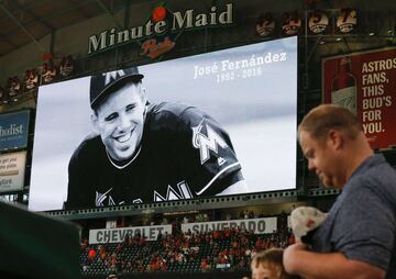 Las imágenes del dolor y llanto por la muerte de José Fernández