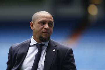 Ahora Roberto Carlos trabaja en varios departamentos del Real Madrid, un poco chico para todo. Embajador del club, hace labores de representación de la entidad en actos y viajes, es comentarista de Real Madrid TV y aporta su experiencia y conocimientos en la cantera y donde se le solicita