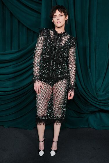 Kristen Stewart posa en la alfombra roja de la cena anual Pre-Oscar celebrada en Beverly Hills. 