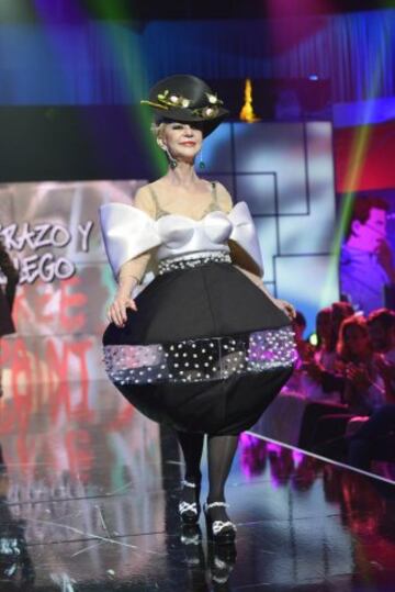Primer desfile de J車venes dise?adores.