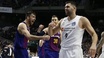Pierre Oriola y Víctor Claver celebran una acción durante la final de la Copa del Rey entre el Real Madrid y el Barcelona con Felipe Reyes en primer plano
