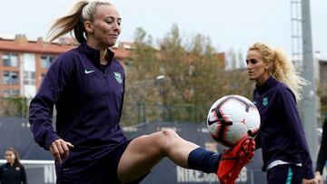 Toni Duggan, m&aacute;xima artillera del Barcelona en Champions, controla el bal&oacute;n en un entrenamiento.