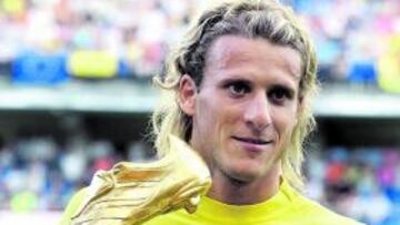 Forlán con el trofeo en la temporada 2004-2005