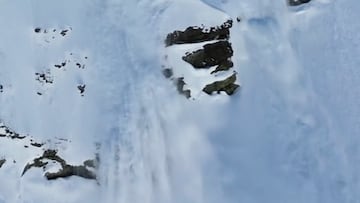 Maria Hidalgo purgando una montaña durante una bajada en snowboard en los Alpes franceses