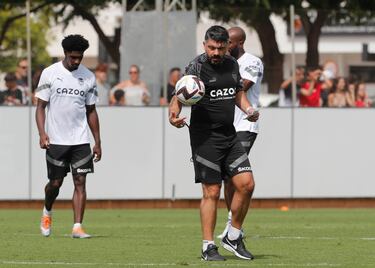 Primer d赤a de entrenamiento de Gattuso al frente del Valencia.