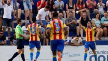 Un gol de Alcácer da el triunfo al Valencia ante el PSV