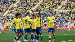 Jonathan Viera corona la gran fiesta de Las Palmas y Miyashiro