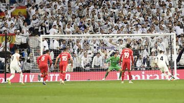 Ramos, en el momento de lanzar el penalti en el Real Madrid-Girona.