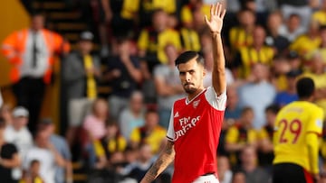 Soccer Football - Premier League - Watford v Arsenal - Vicarage Road, Watford, Britain - September 15, 2019  Arsenal&#039;s Dani Ceballos waves to the fans as he is substituted off REUTERS/David Klein  EDITORIAL USE ONLY. No use with unauthorized audio, v