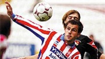 <b>ESTA VEZ SÍ MARCÓ</B>. Bilic convirtió en gol el penalti de ayer, después de haber fallado el último que tiró ante el Recreativo en la cuarta jornada.