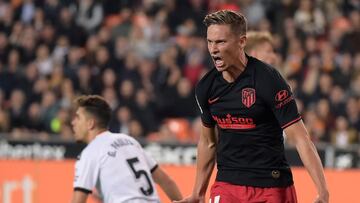 Marcos Llorente celebra su gol en el Valencia-Atlético.