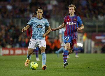 Frenkie de Jong y Denis Su¨¢rez.