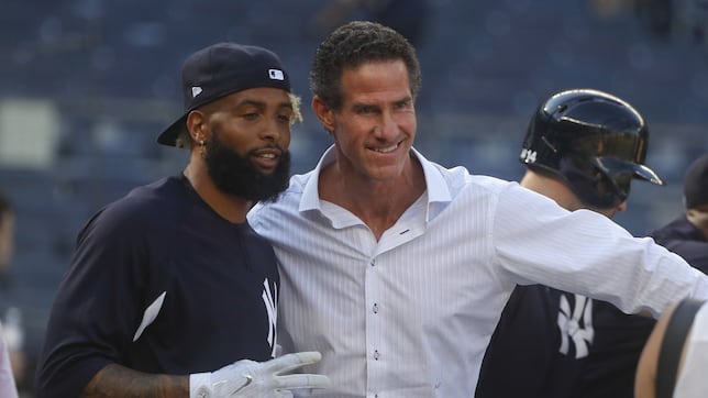 Who is throwing the ceremonial first pitch for game 4 of the MLB World Series?