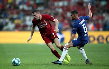 Liverpool y Chelsea se enfrentaron en la Supercopa de Europa. En el tiempo reglamentario igualaron a un gol con anotaciones de Mané y Giroud. En el extra tiempo los 'reds' se fueron adelante con una nueva anotación del senegalés, pero Jorginho empató después de unos minutos. En la definición desde el punto penal los de Klopp celebraron al vencer a su rival (5-4).  