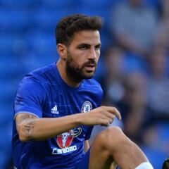 Conte le abre la puerta de salida a Cesc... y este la cierra