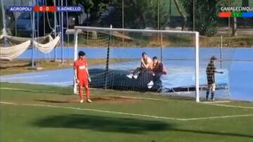 Annalisa Moccia, colocando las redes en un partido de categorías inferiores en Italia.