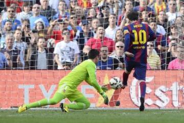 Leo Messi marca el 2-0.